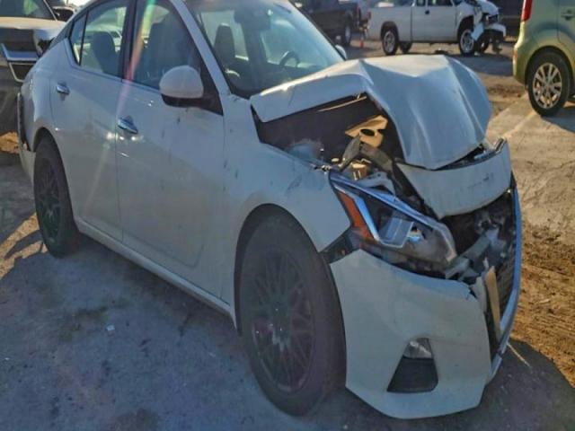 Nissan Altima S Image 2