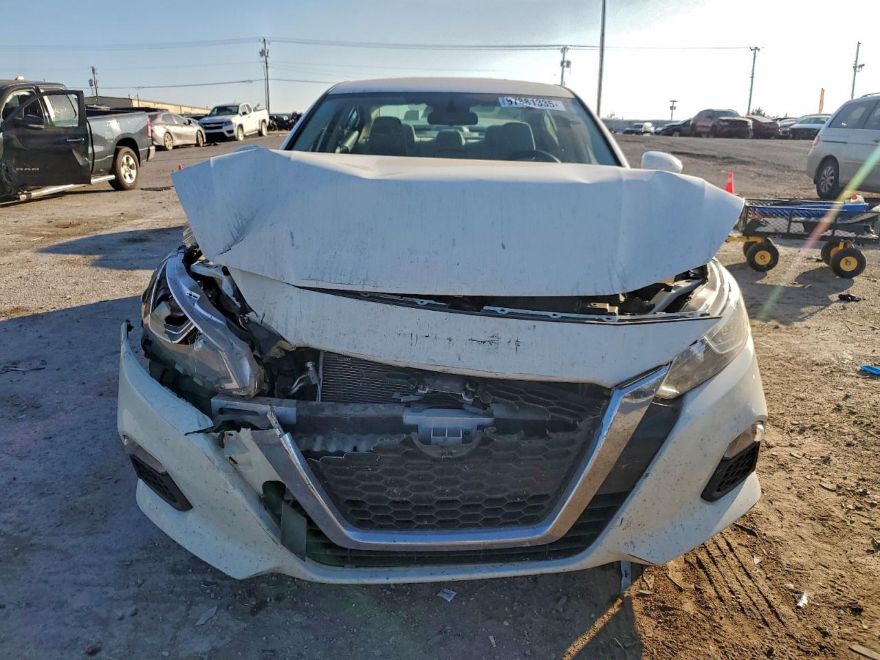 Nissan Altima S Image 8