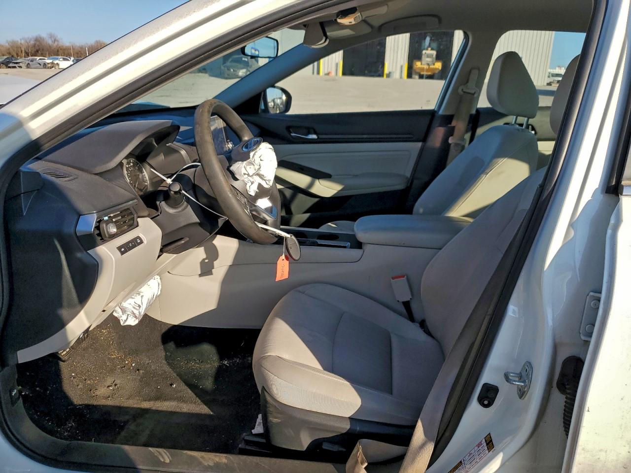 Nissan Altima S Image 12