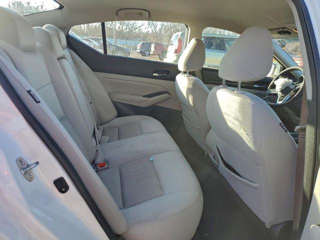 Nissan Altima S Image 11