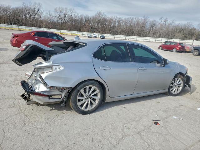 Toyota Camry Le Image 7