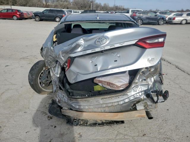 Toyota Camry Le Image 9