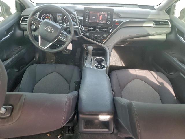 Toyota Camry Le Image 3