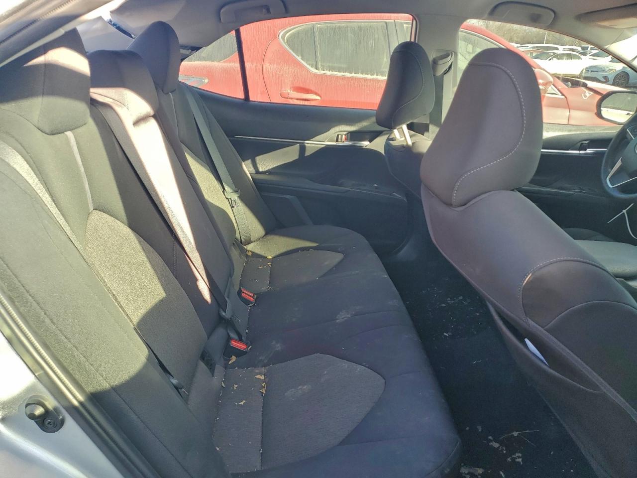 Toyota Camry Le Image 10