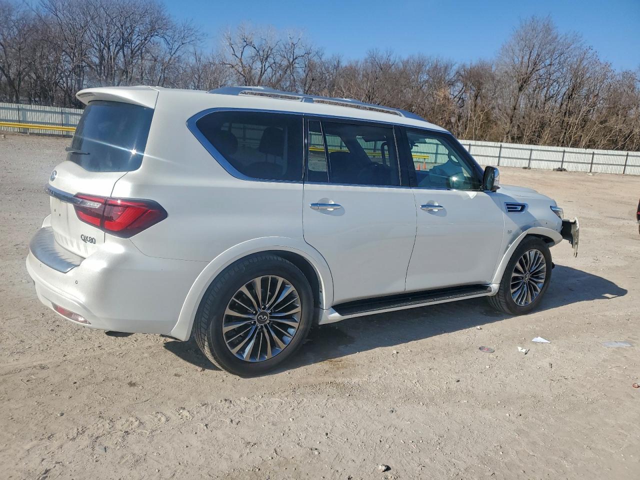 INFINITI Qx Luxe Image 2