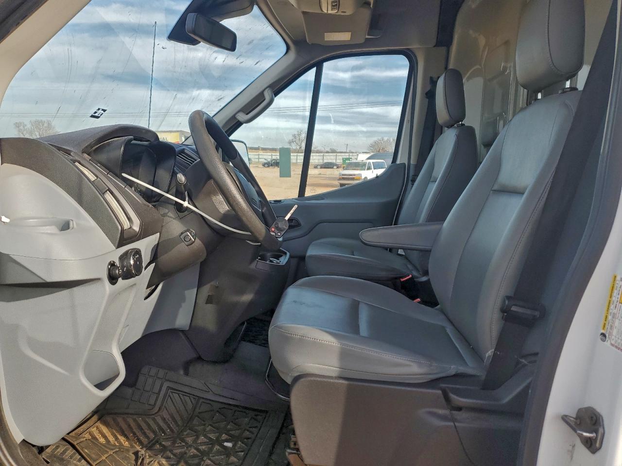 Ford Transit T-250 Image 3