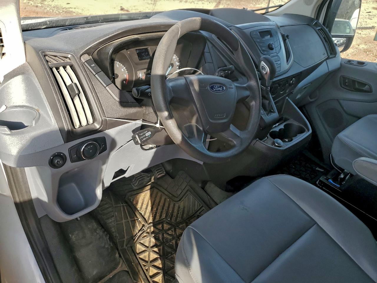 Ford Transit T-250 Image 4