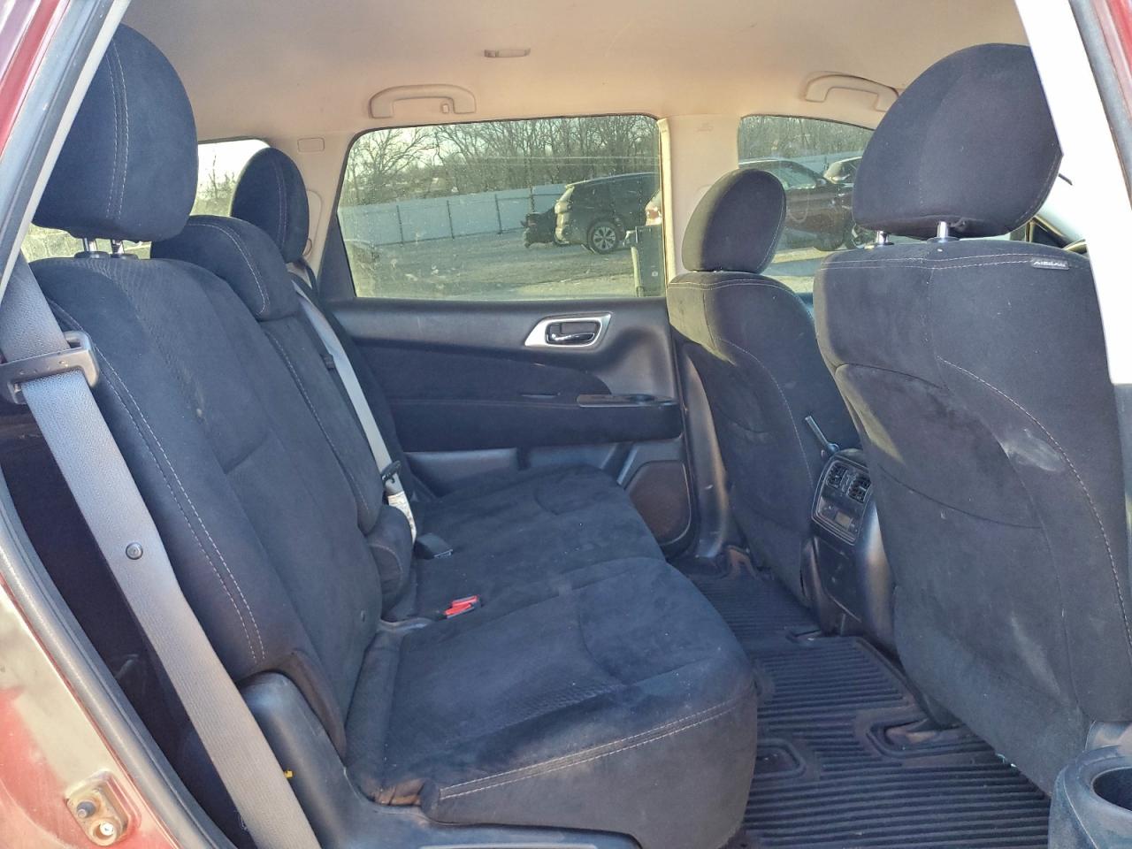 Nissan Pathfinder S Image 8