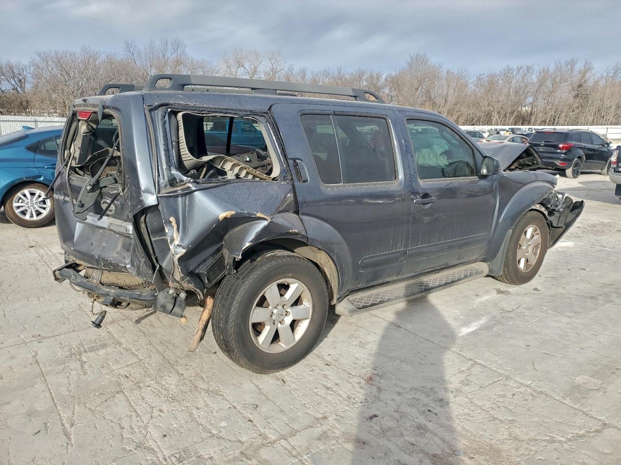 Nissan Pathfinder S Image 4