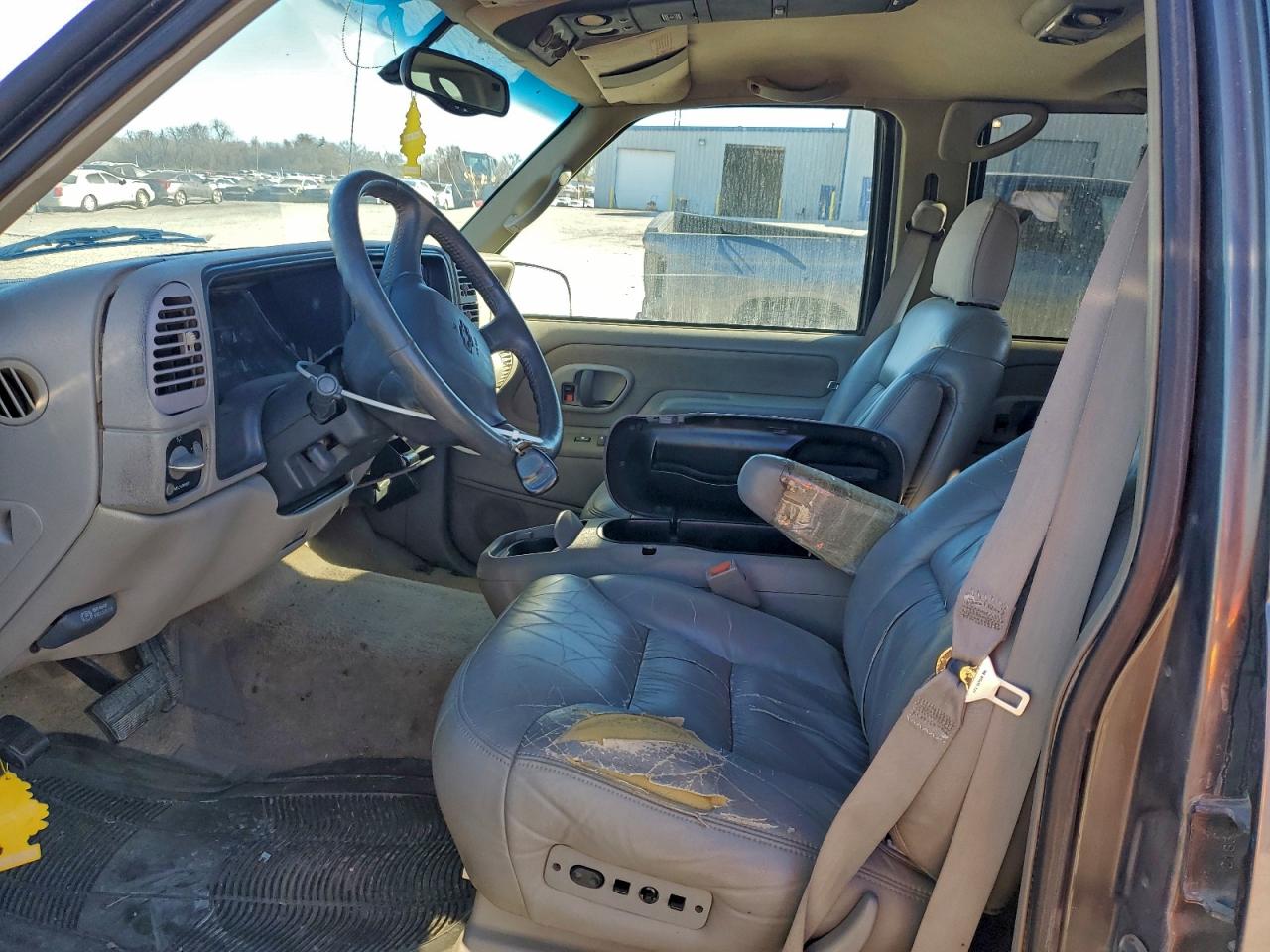 Chevrolet Suburban K1500 Image 6