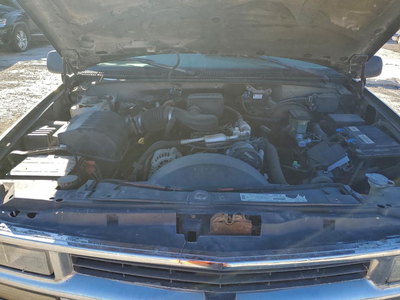 Chevrolet Suburban K1500 Image 3