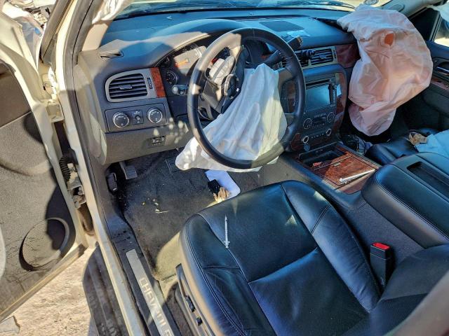 Chevrolet Suburban K1500 Ltz Image 12