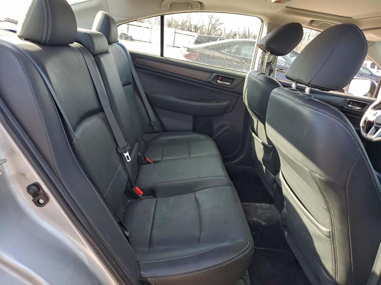 Subaru Legacy 2.5i Limited Image 6