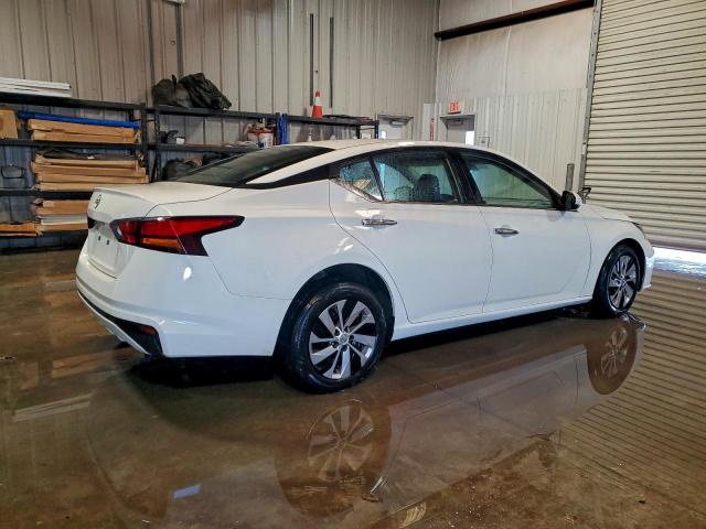 Nissan Altima S Image 2