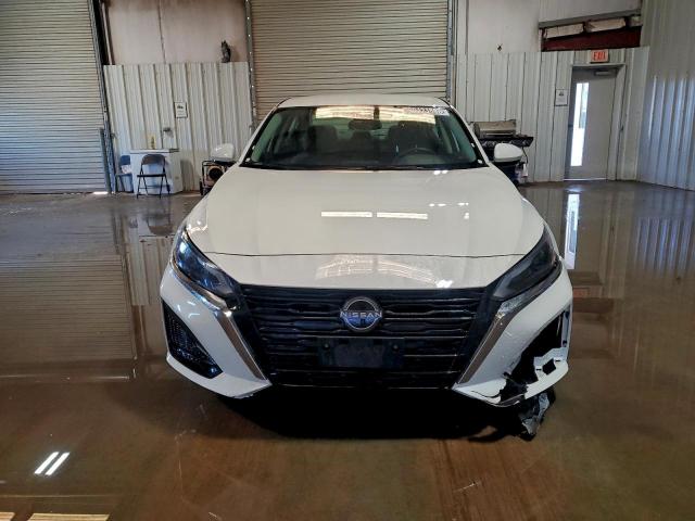 Nissan Altima S Image 3