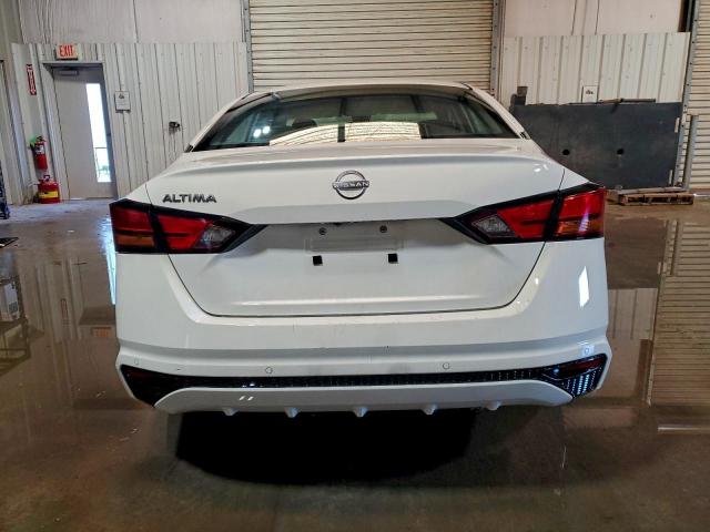 Nissan Altima S Image 4