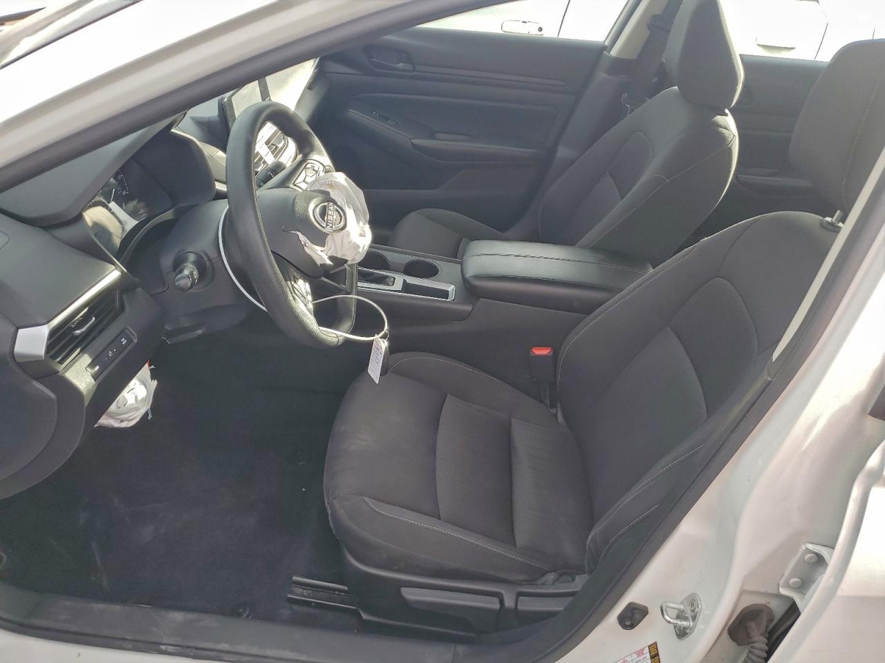 Nissan Altima S Image 6