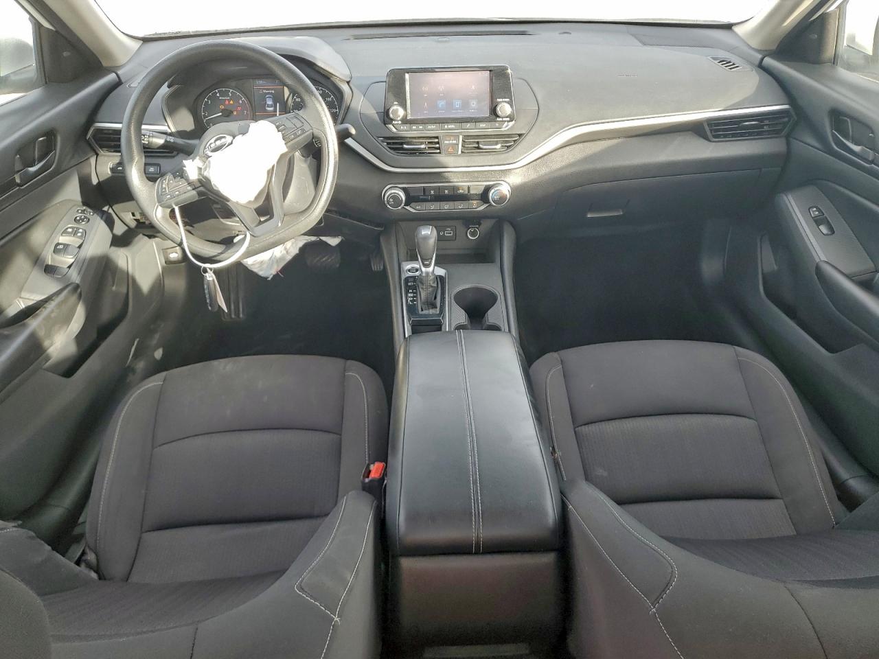 Nissan Altima S Image 10