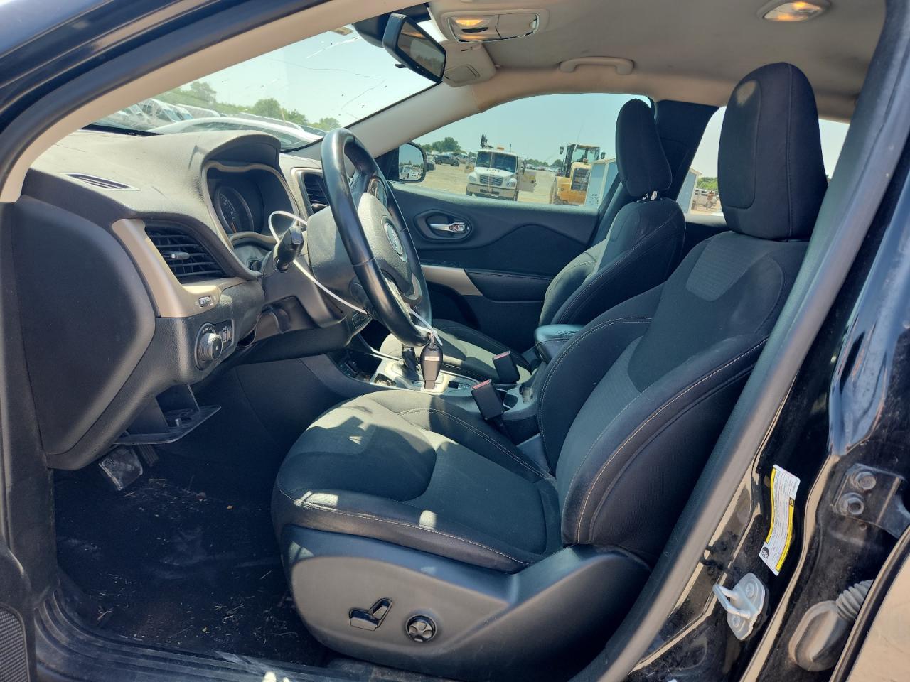 Jeep Grand Cherokee Latitude Image 2