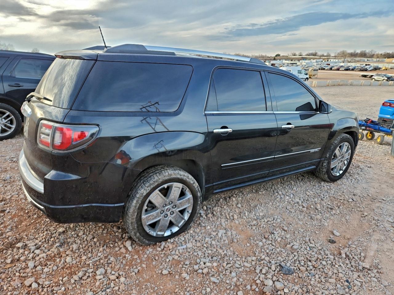 GMC Acadia Denali Image 4