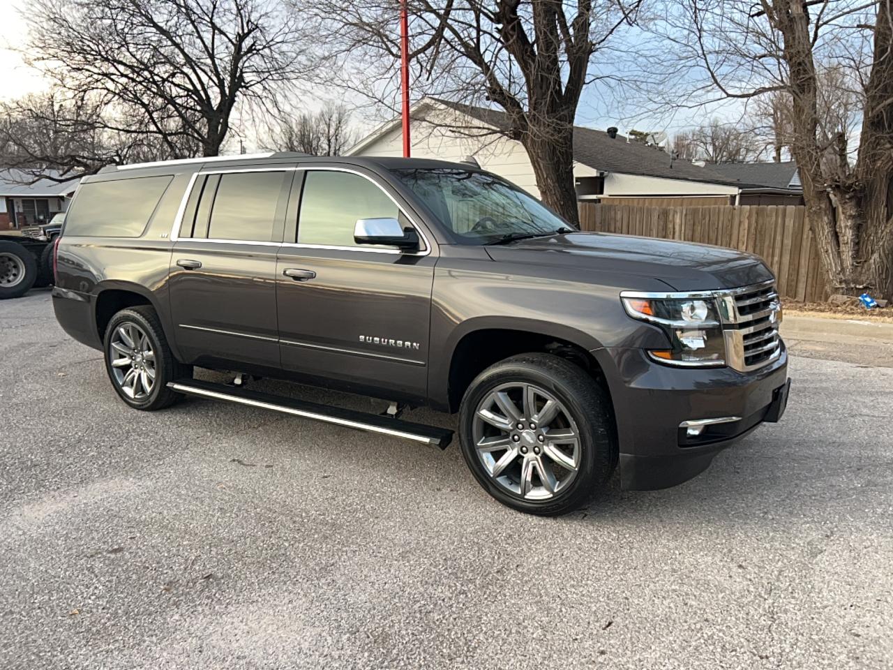 Chevrolet Suburban C1500 Ltz Image 1