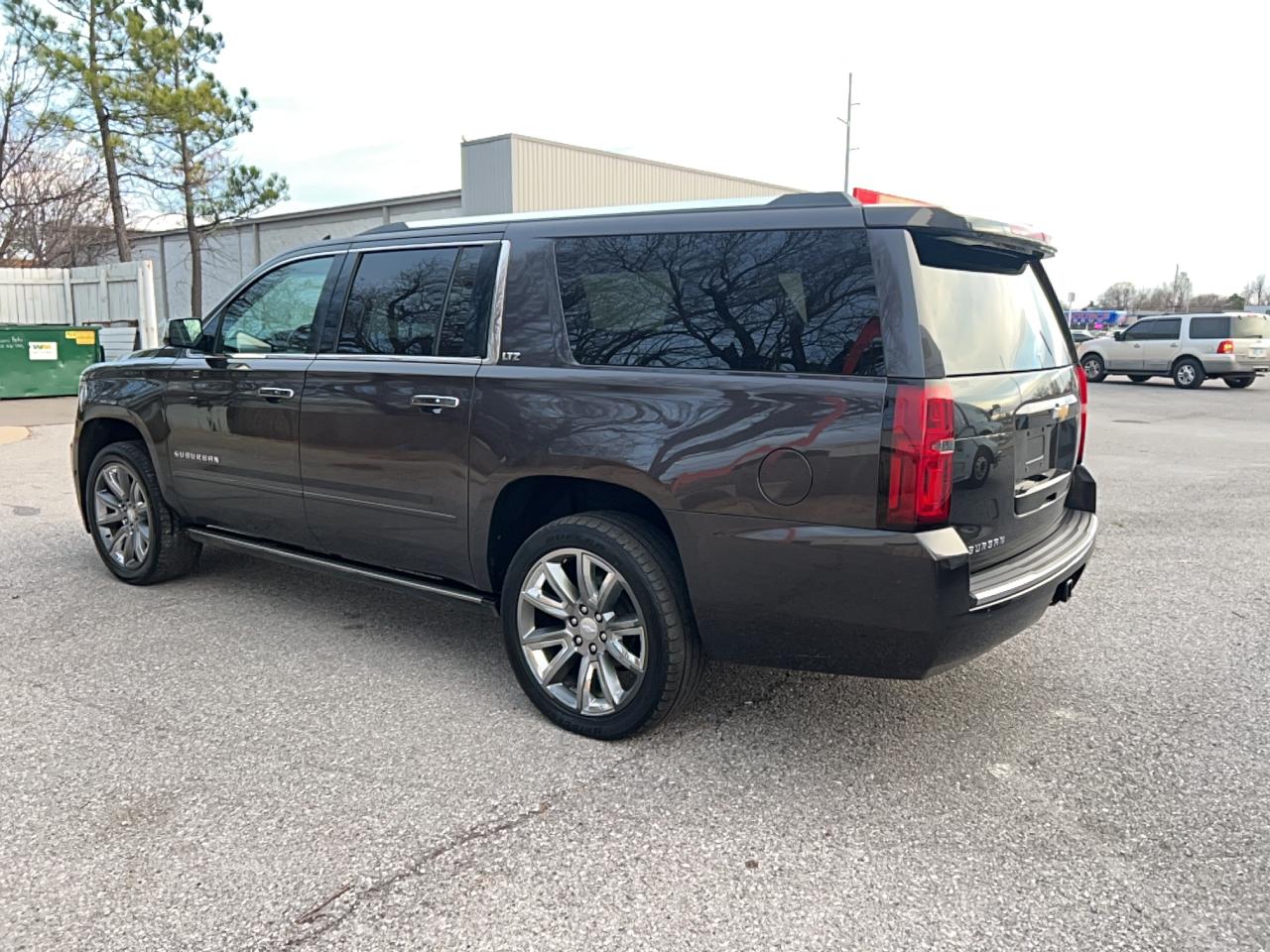 Chevrolet Suburban C1500 Ltz Image 10