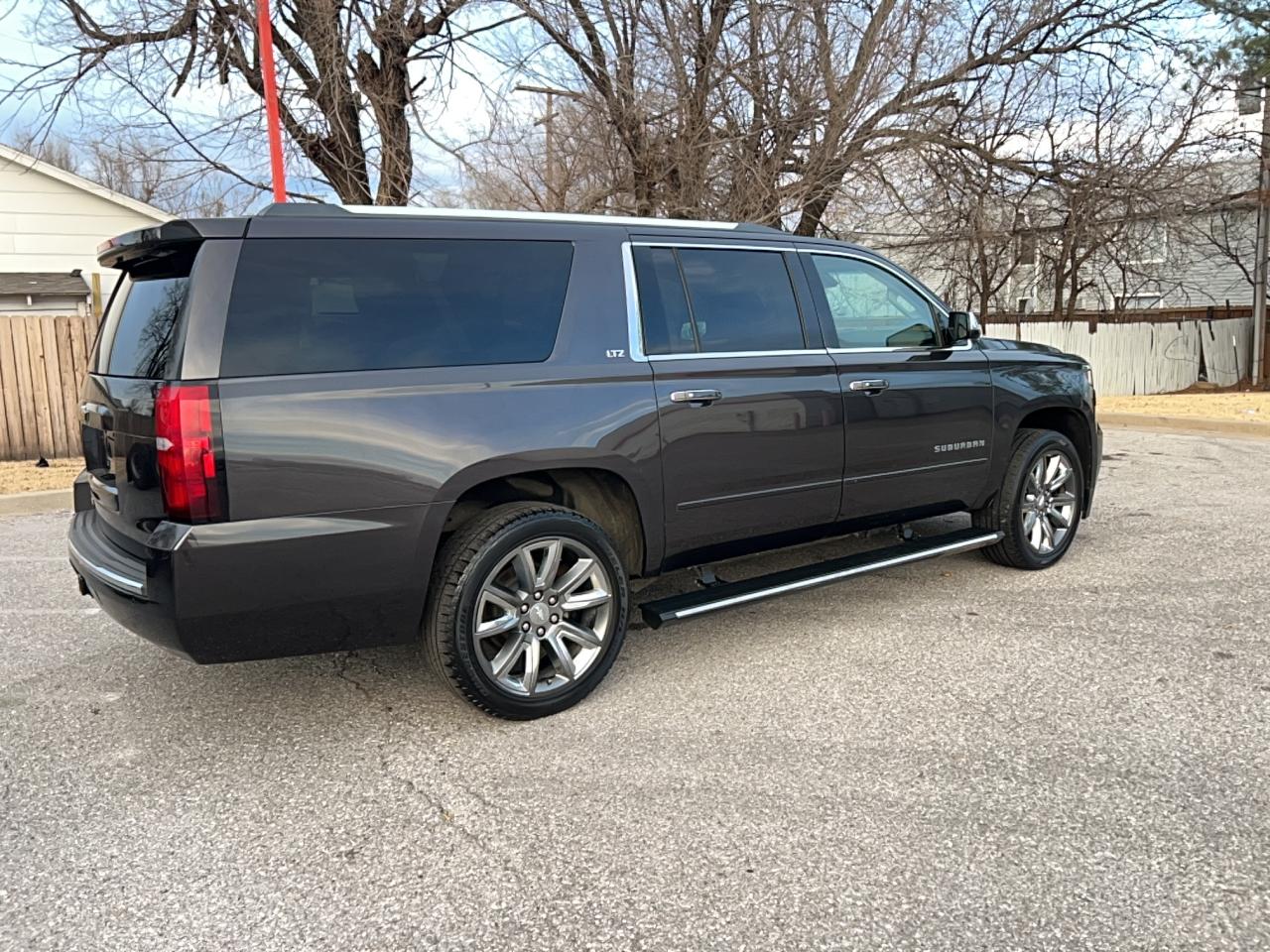 Chevrolet Suburban C1500 Ltz Image 8