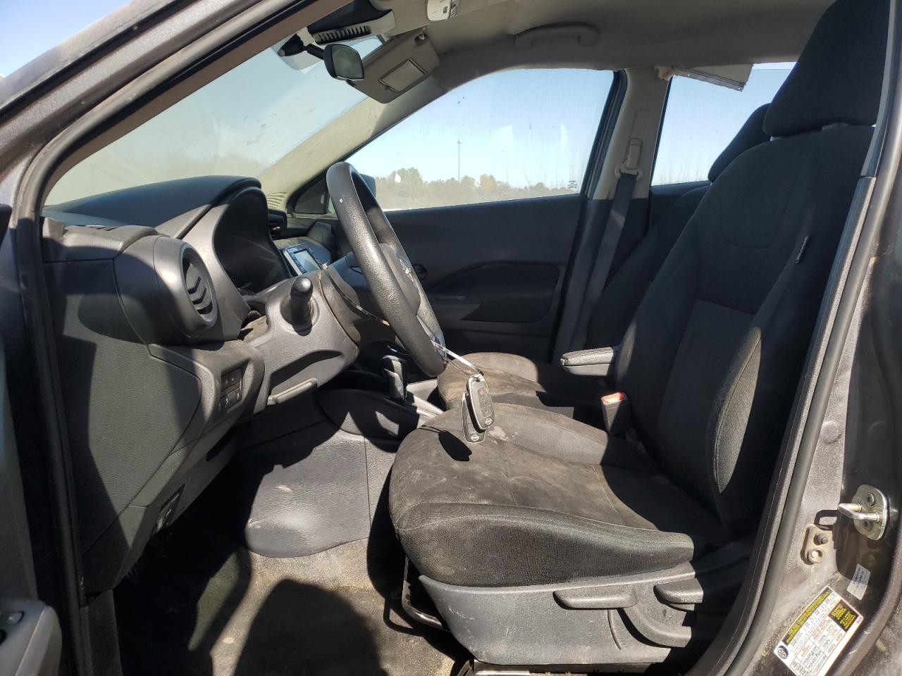 Nissan Kicks S Image 2