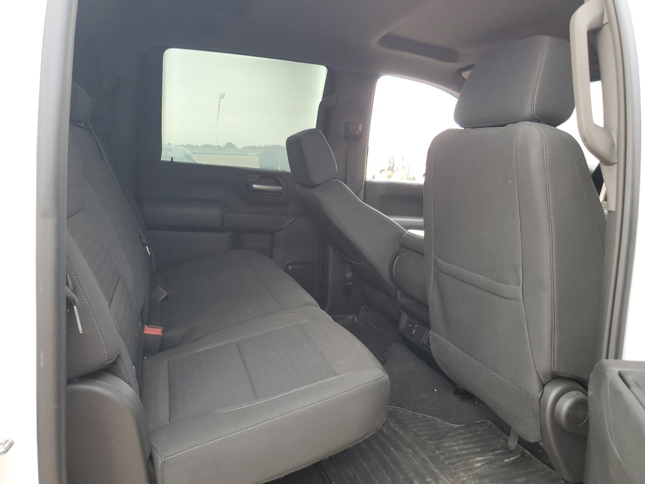 Chevrolet Silverado K2500 Custom Image 10