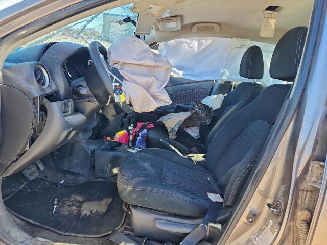 Nissan Versa S Image 2