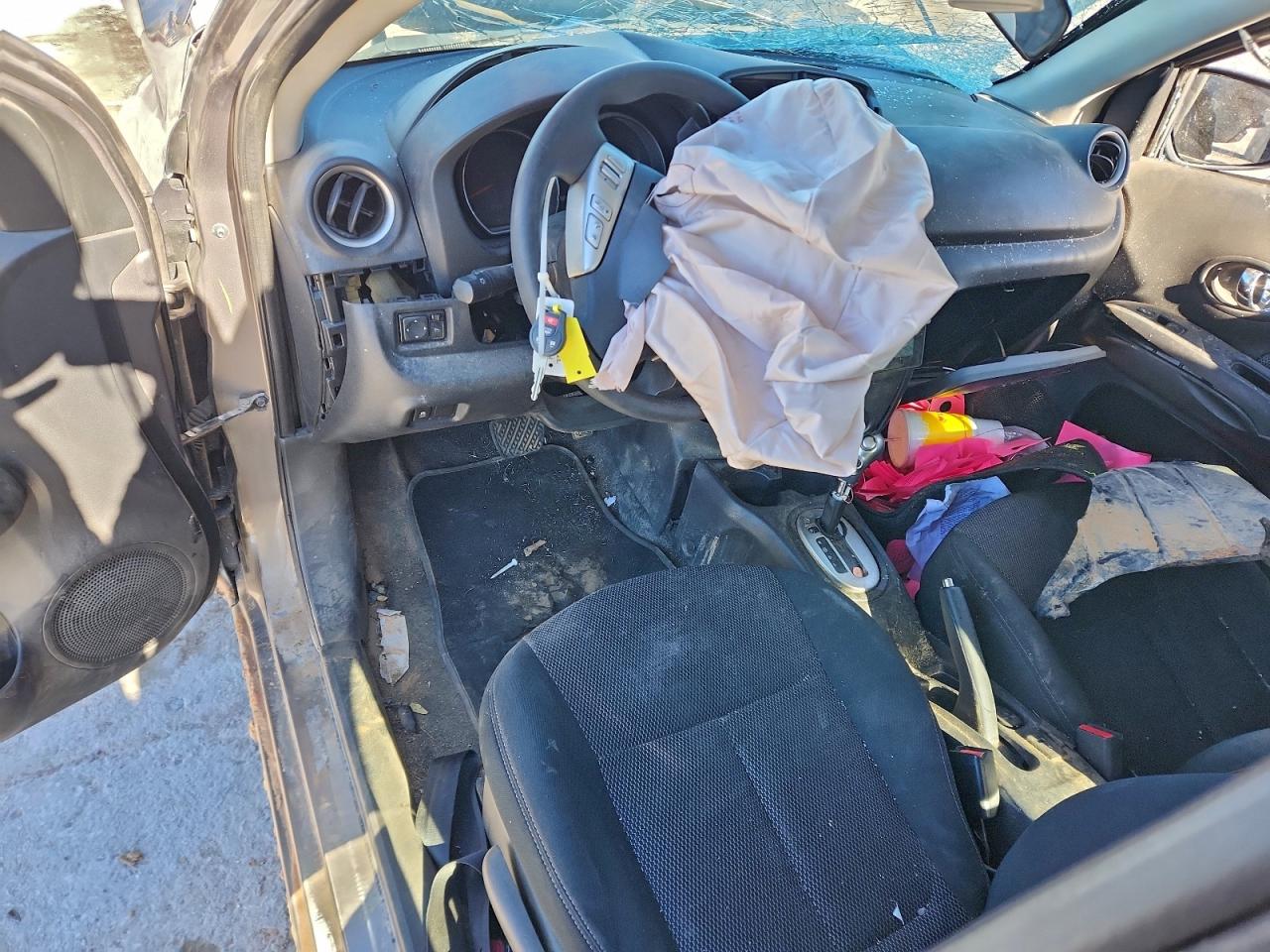 Nissan Versa S Image 11