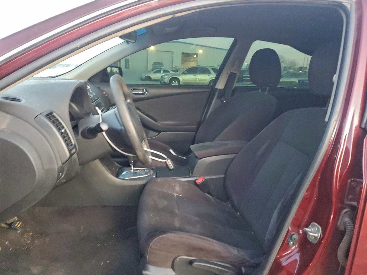 Nissan Altima Base Image 11