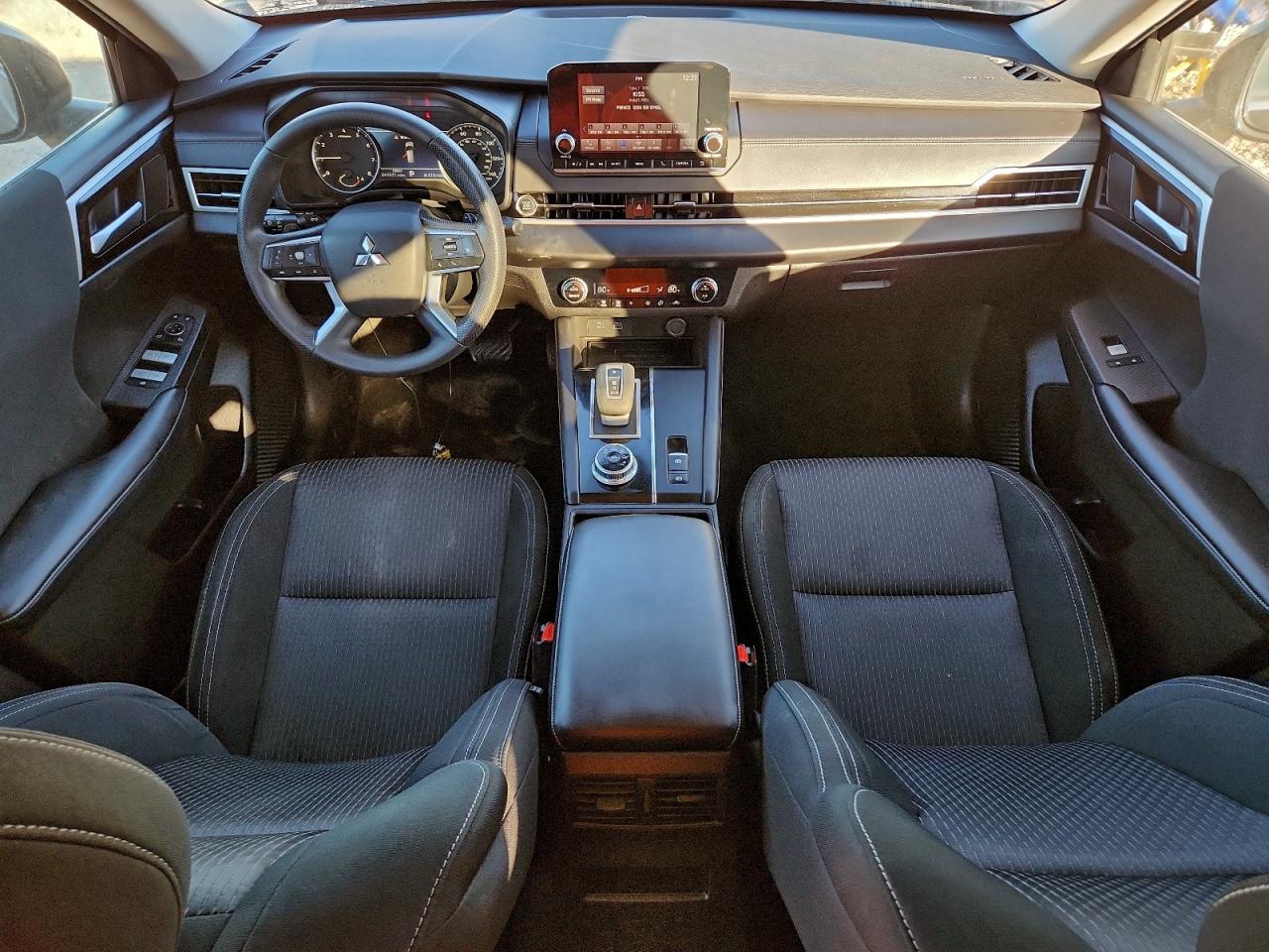 Mitsubishi Outlander Es Image 8