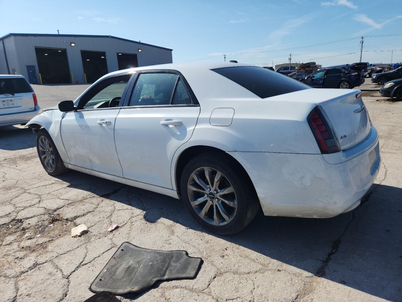 Chrysler 300 S Image 2