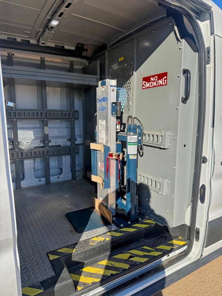 Ford Transit T-350 Image 9