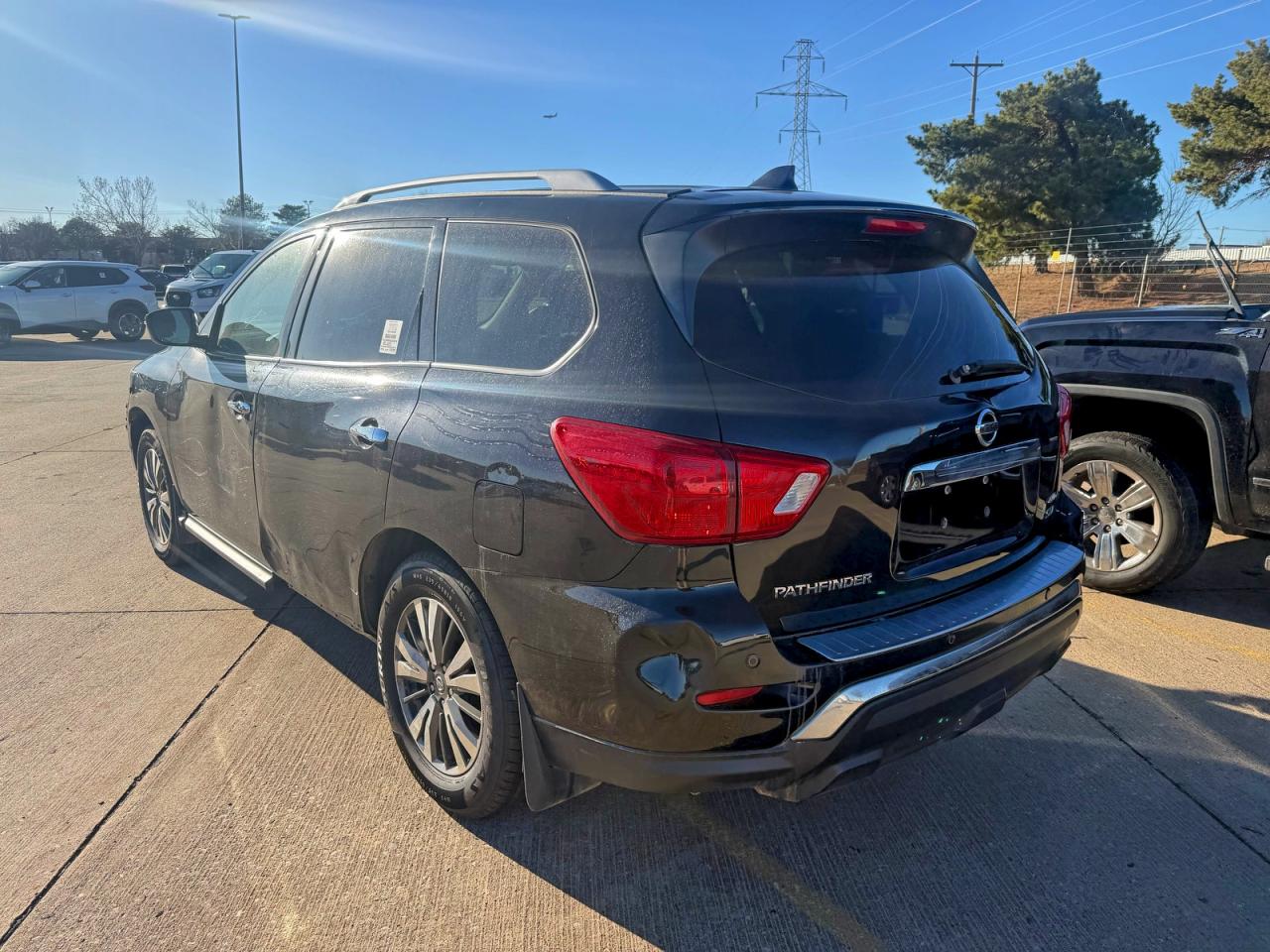 Nissan Pathfinder Sv Image 3