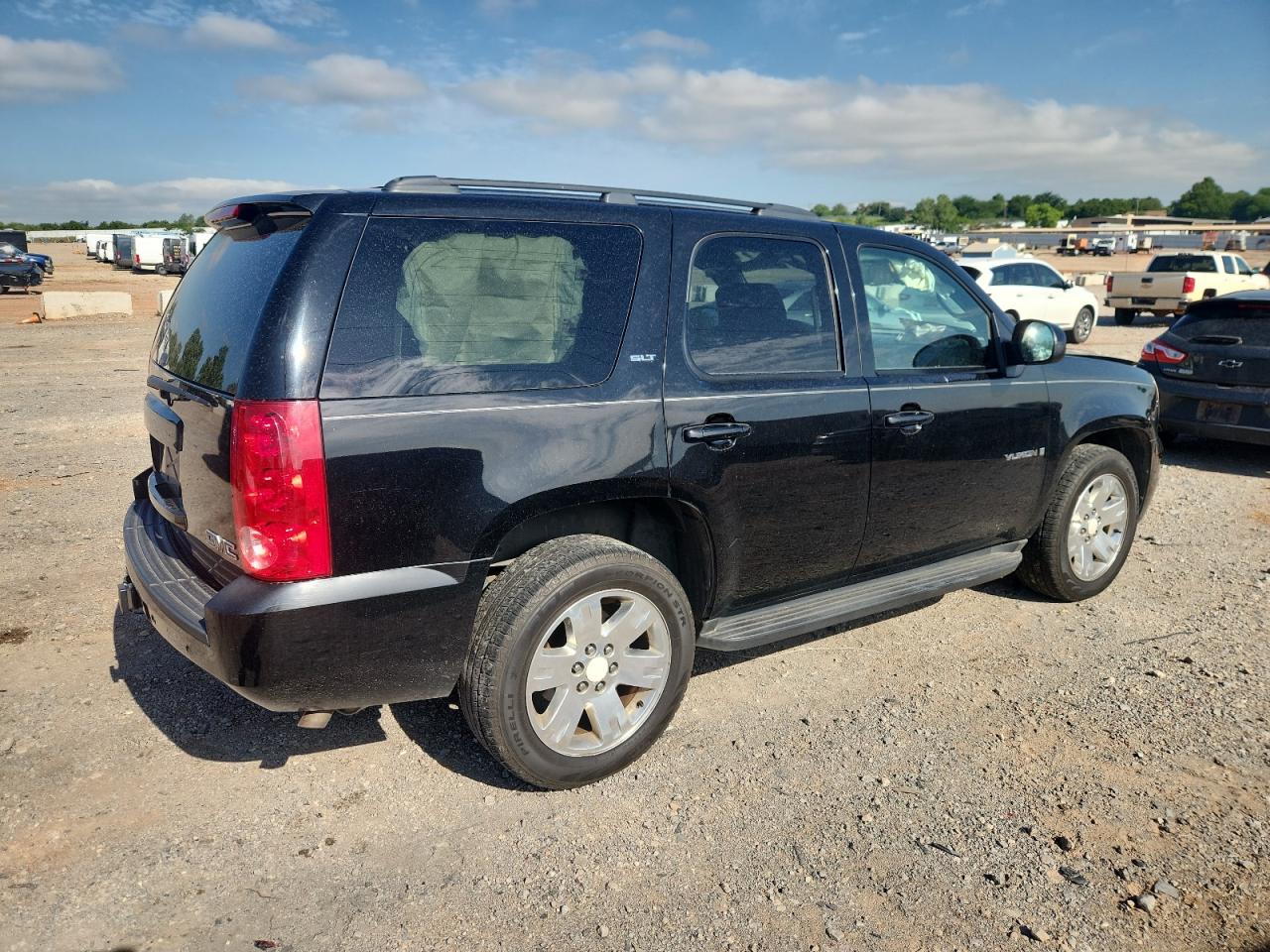 GMC Yukon Image 3