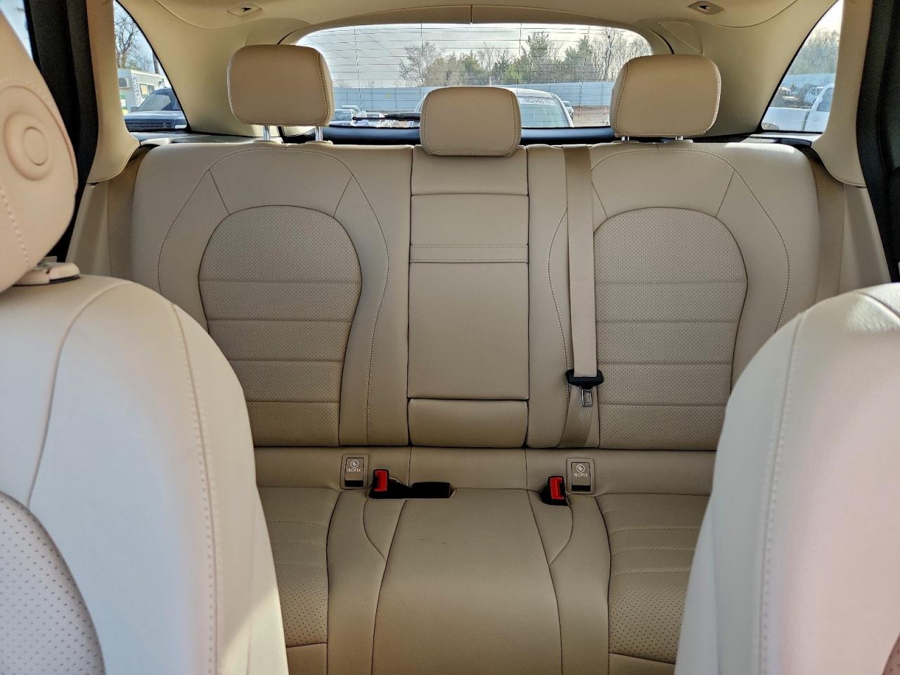 Mercedes-Benz GLC 300 Image 9