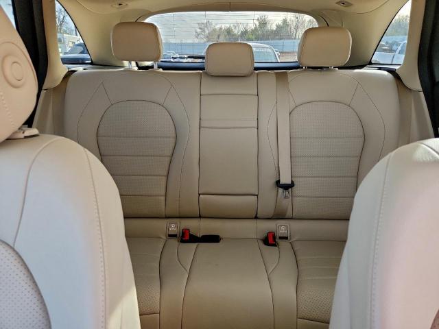 Mercedes-Benz GLC 300 Image 9