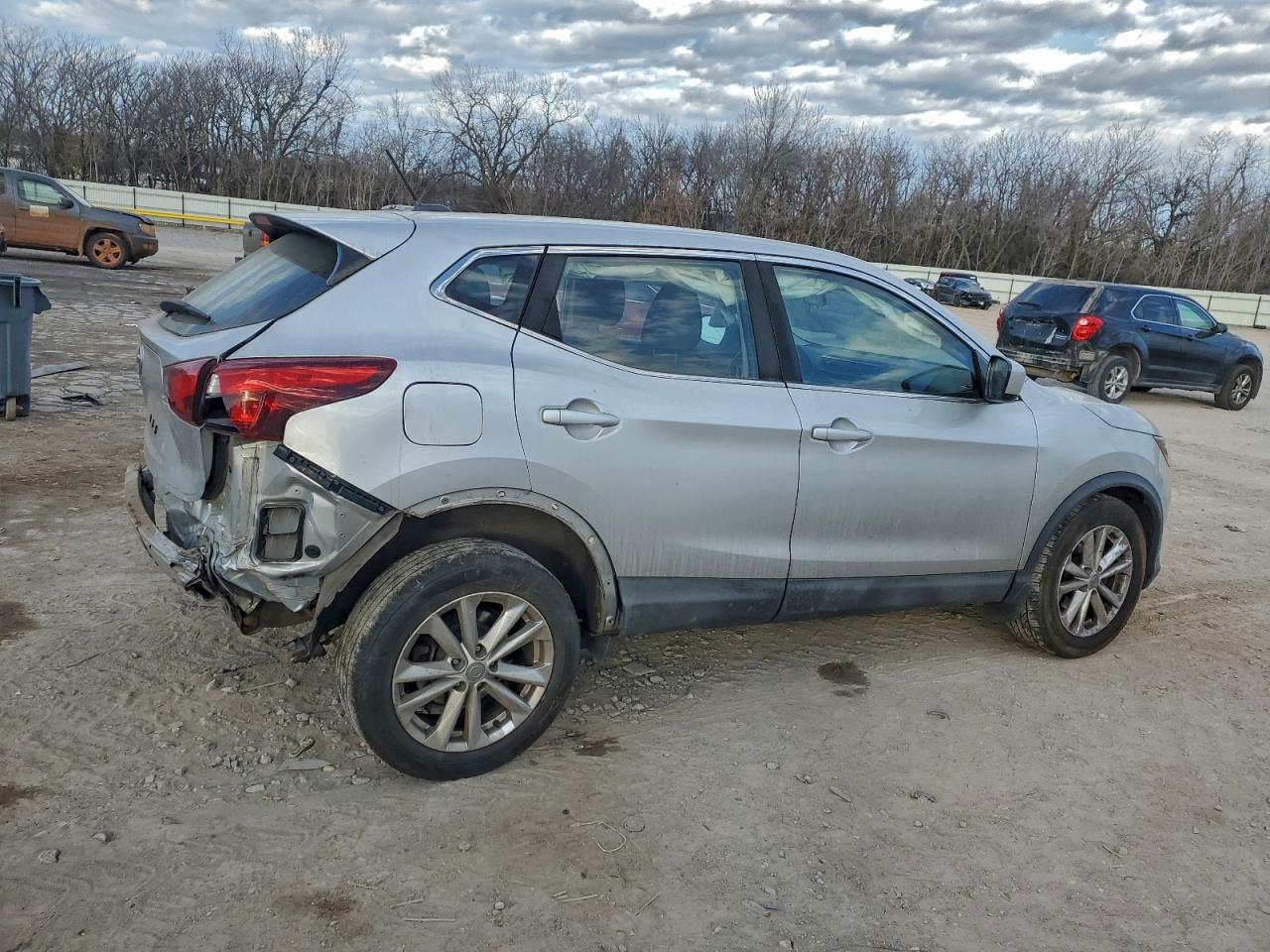 Nissan Rogue S Image 8