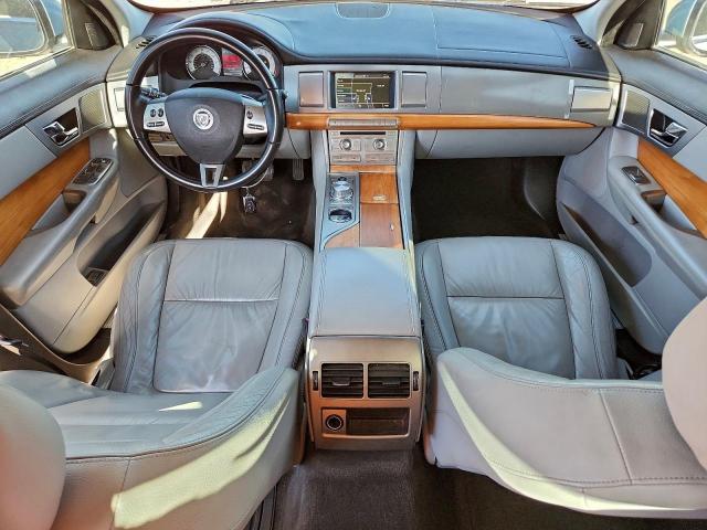 Jaguar XF Luxury Image 5