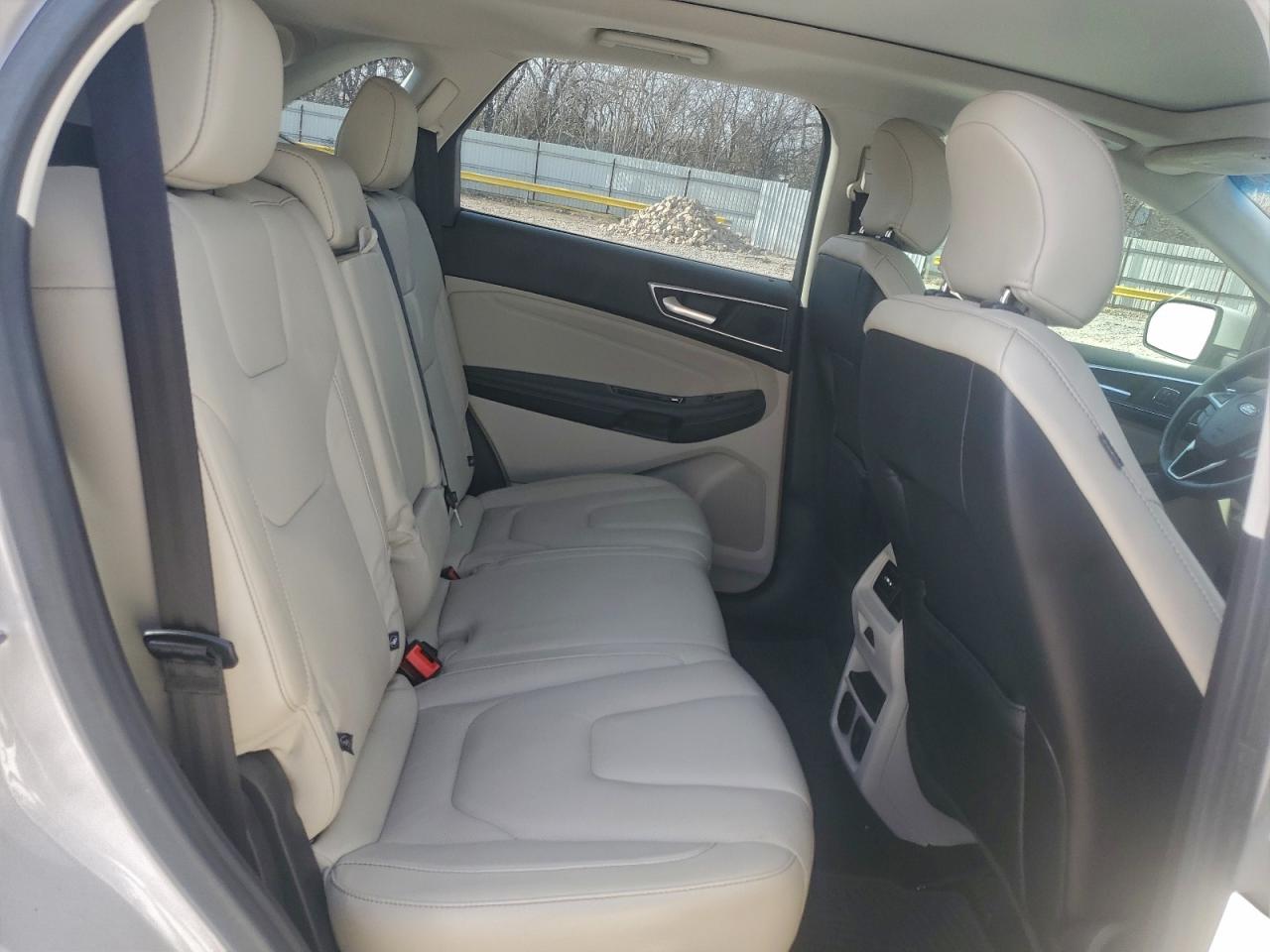 Ford Edge Titanium Image 11